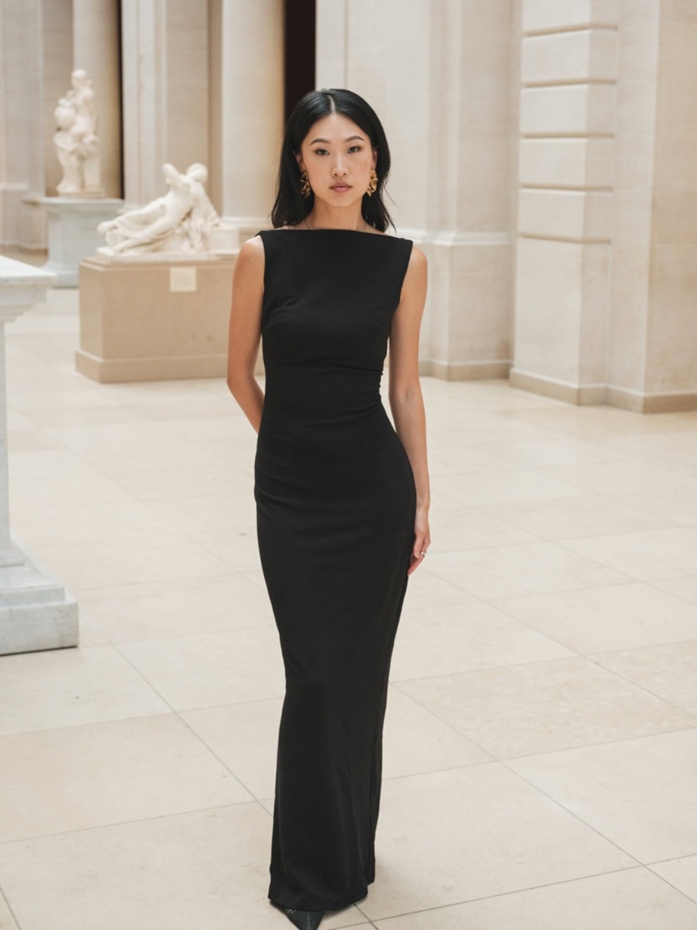 Sleek Sleeveless Black Maxi Dress with Boatneck
